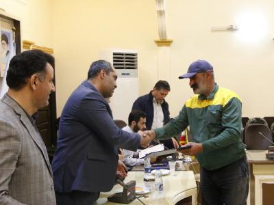 آیین تجلیل از کارگران و کارفرمایان نمونه شهرستان برگزار گردید